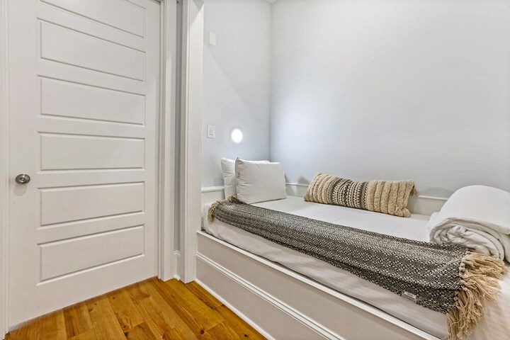 Room 19 of 49