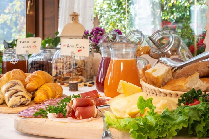 Breakfast/Coffee Service 17 of 20
