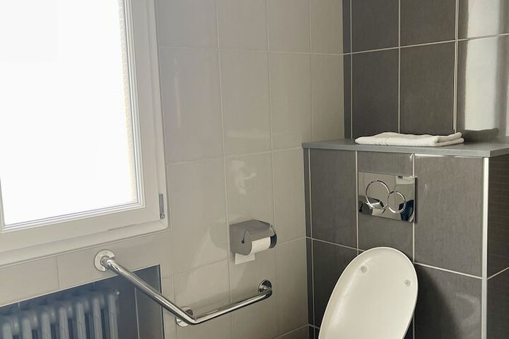 Room 3 of 27