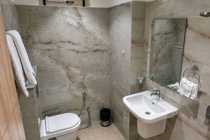 Room 8 of 13