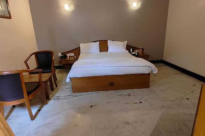 Room 12 of 17