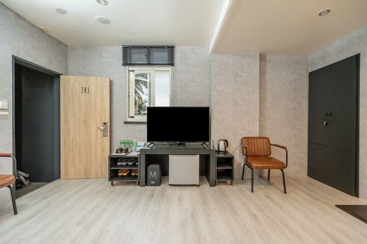 Room 11 of 68