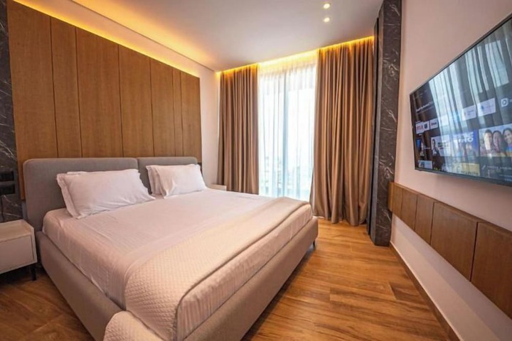 Room 14 of 80