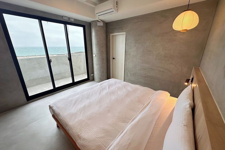 Room 12 of 50