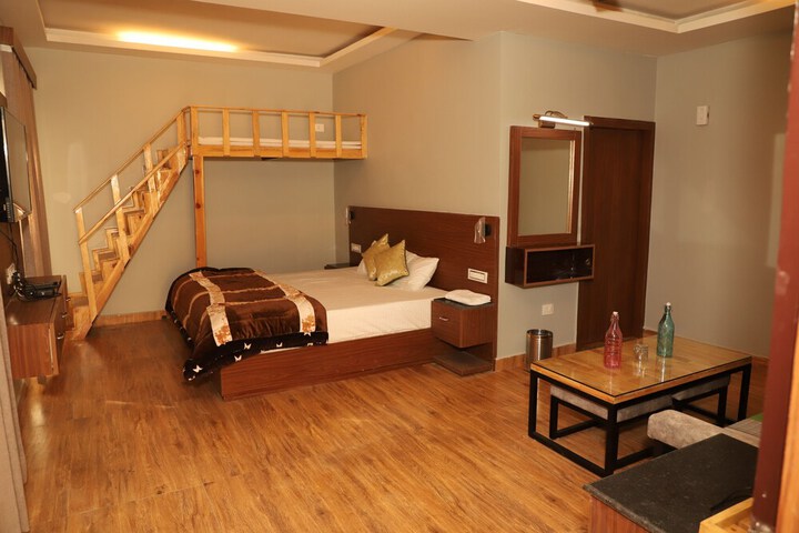 Room 2 of 17