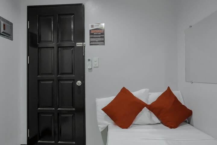 Room 12 of 28