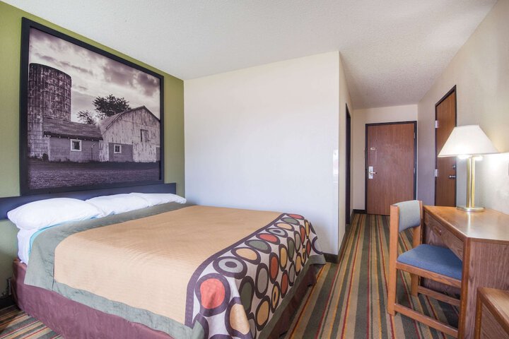 1 Queen Bed Mobility Accessible (8 of 8)