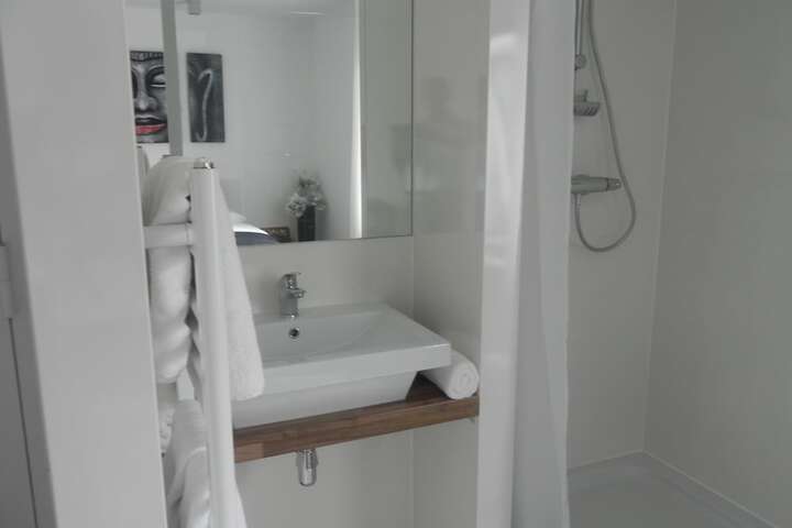 Room 8 of 27