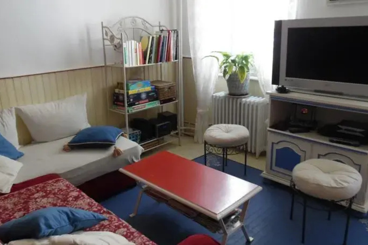 Room 4 of 11