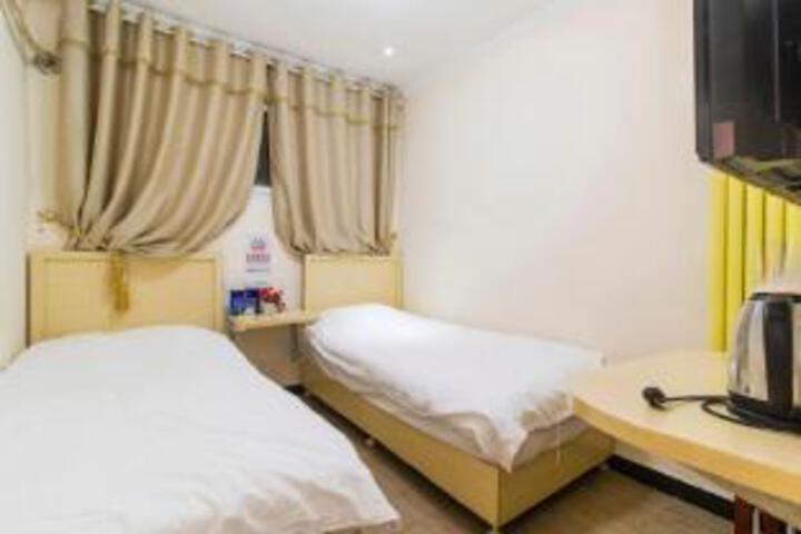 Room 9 of 11