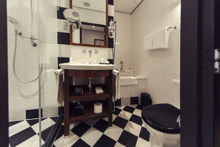 Room 27 of 75