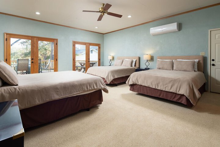 Room 6 of 33