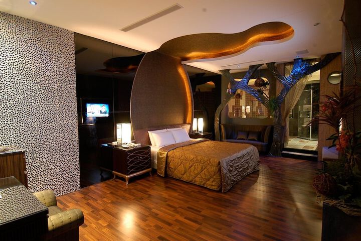 Room 28 of 56