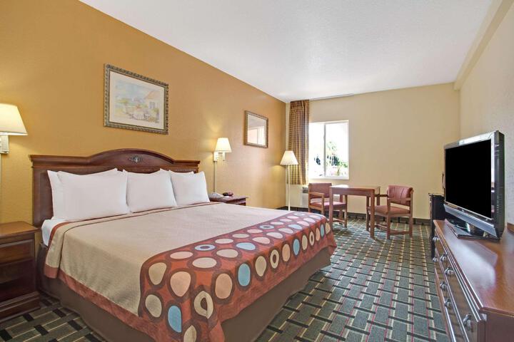 1 King Bed (8 of 10)