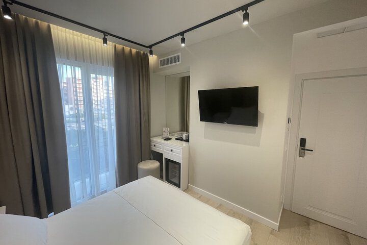 Room 9 of 92