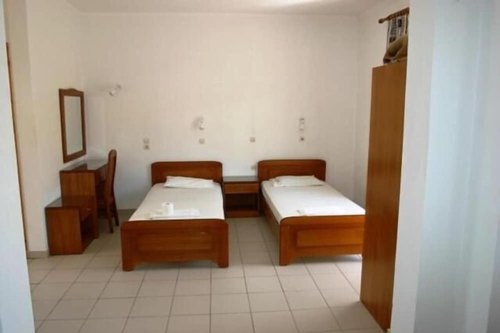 Room 9 of 32