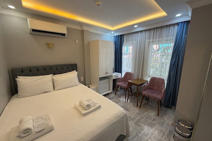 Room 5 of 105