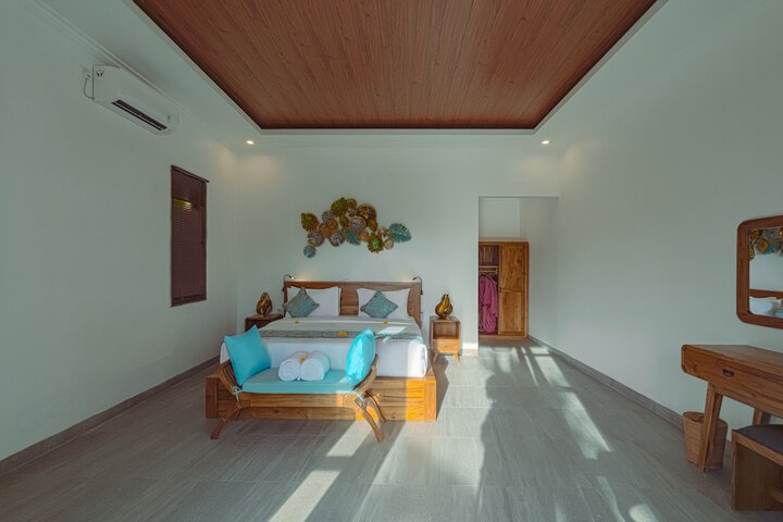 Room 3 of 28