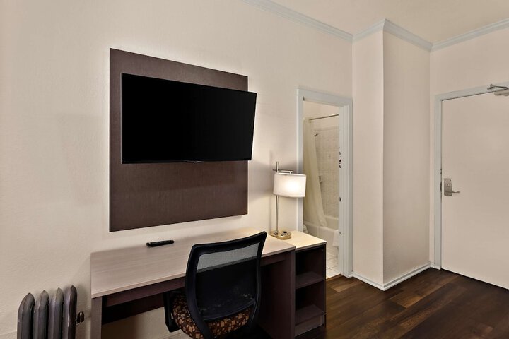 1 Double Bed Microwave and Refrigerator (2 of 15)