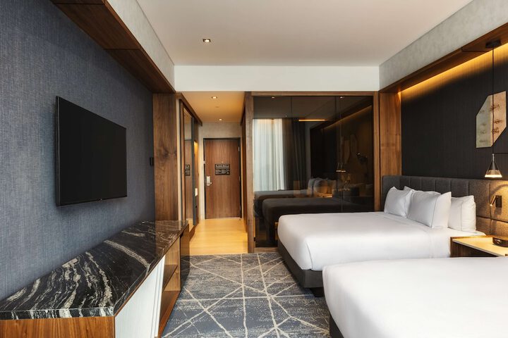 Room 13 of 81