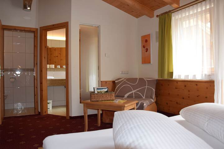 Room 26 of 73