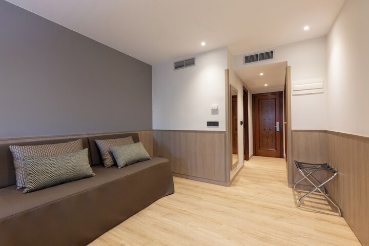 Room 15 of 65