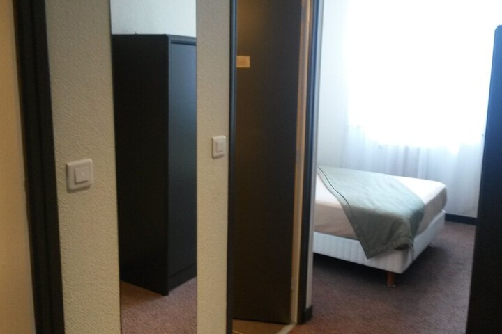 Room 22 of 87