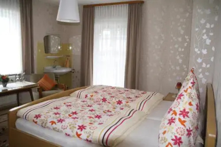 Room 5 of 12