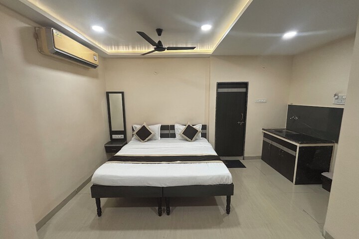 Room 10 of 26