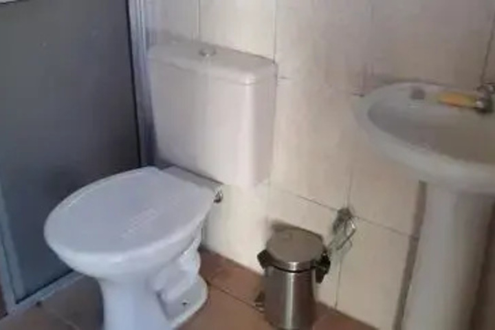 Room 9 of 18