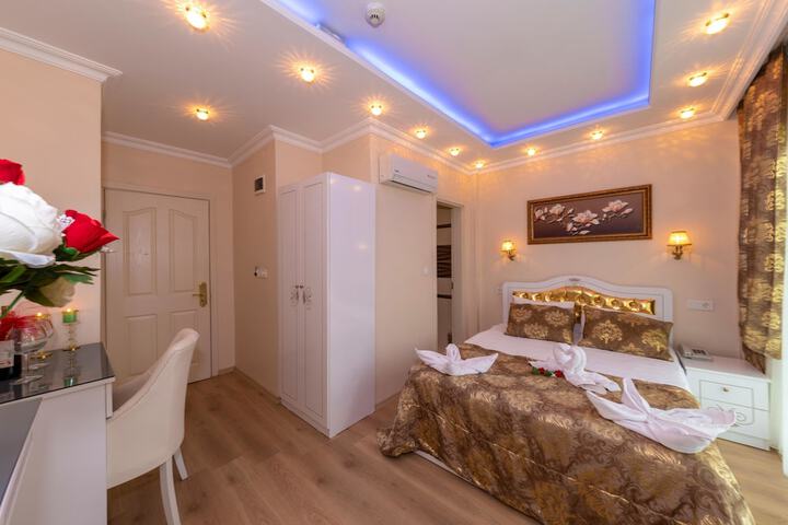 Room 14 of 65