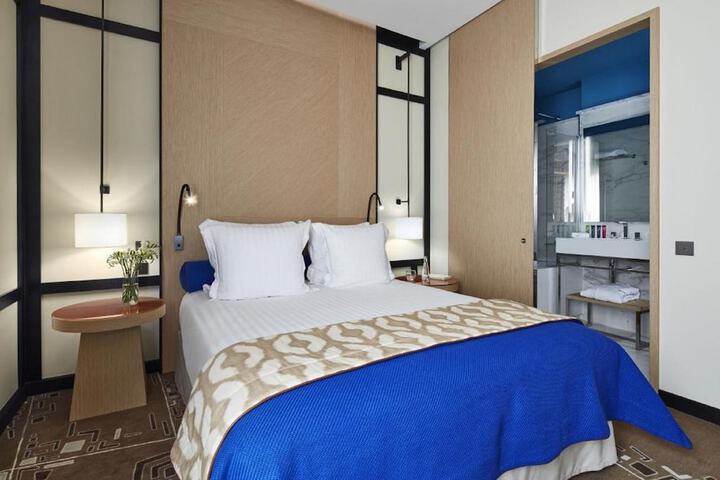 Room 3 of 72