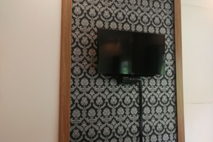 Room 13 of 18