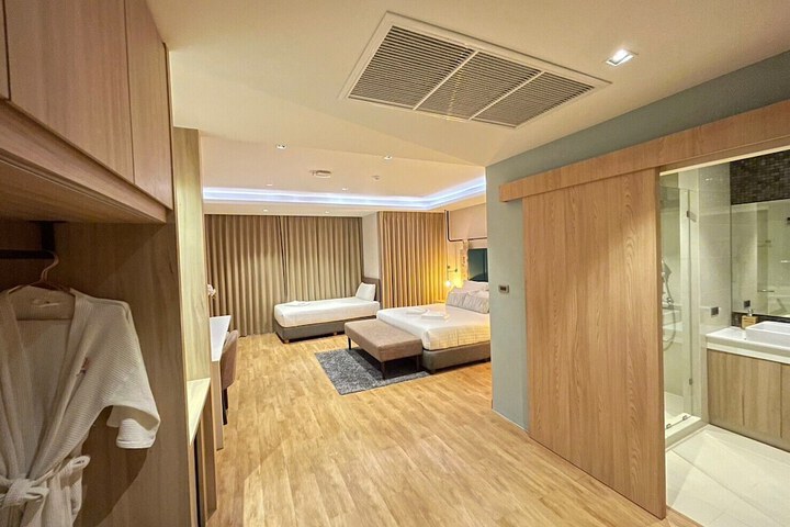 Room 42 of 121