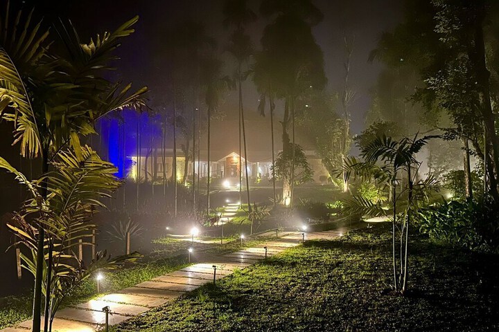 Hotel Exterior 25 of 33