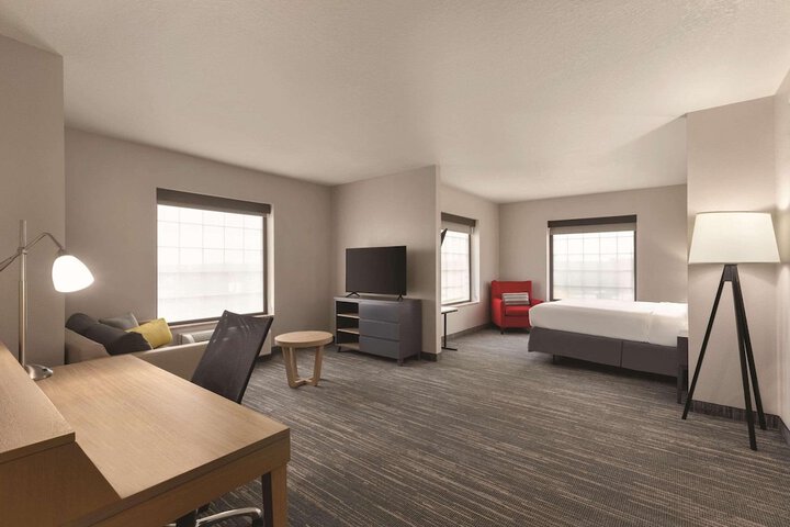 1 King Bed Accessible (2 of 11)