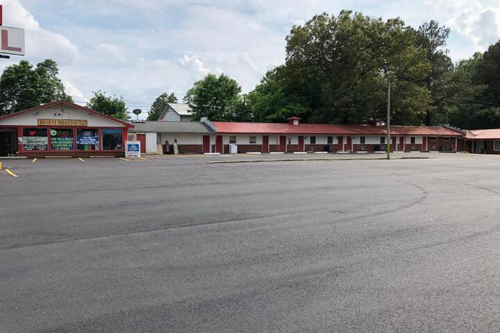 Exterior of Travelers Inn Motel