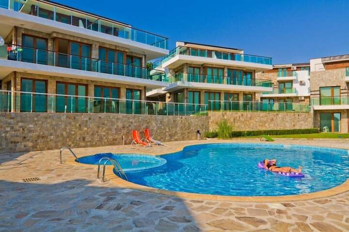 Pool 16 of 25