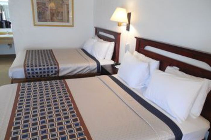 Room 32 of 98