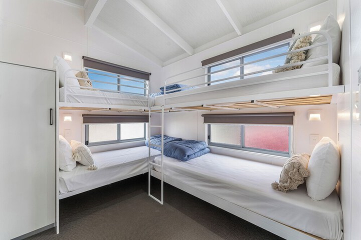 Room 5 of 94
