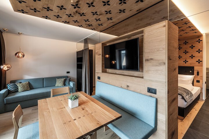Room 9 of 20