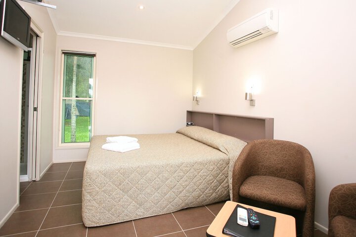 Room 4 of 12