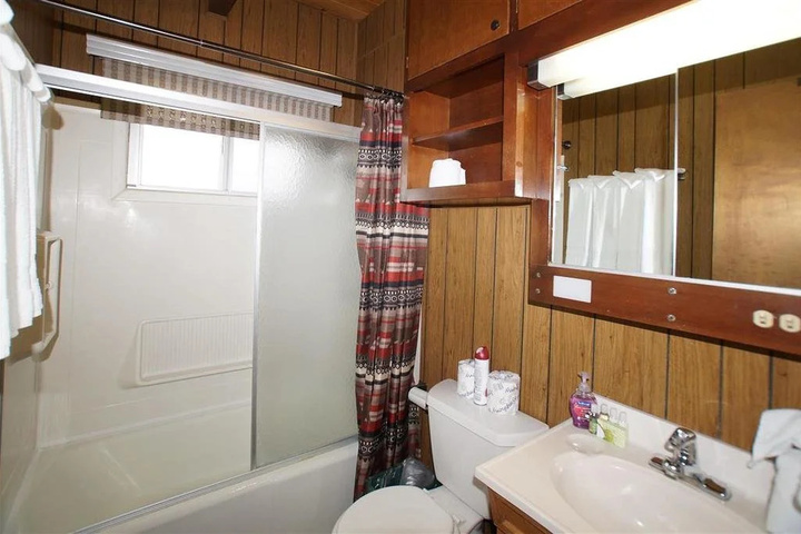 Room 5 of 14