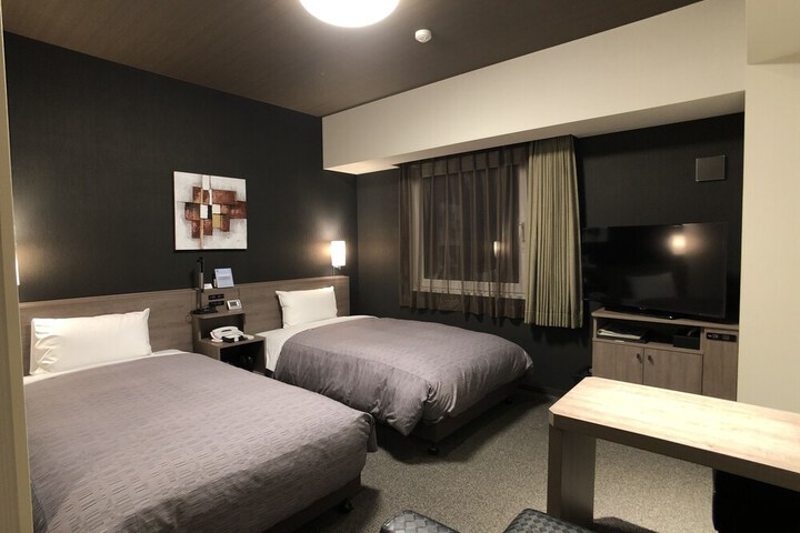 Room 5 of 24