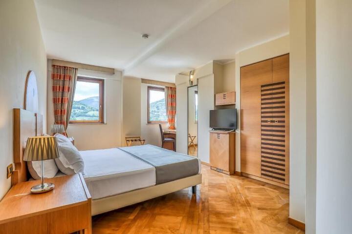 Room 25 of 54