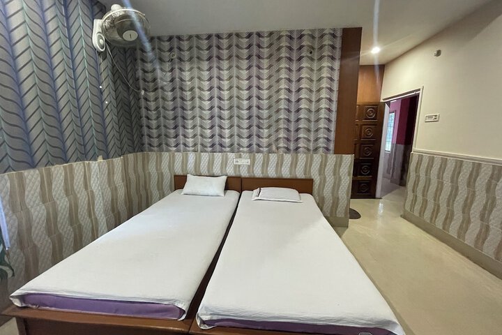 Room 6 of 43