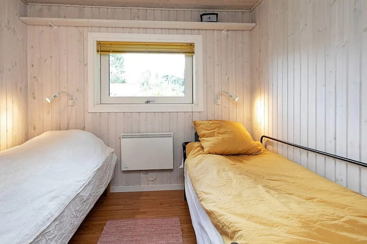 Room 5 of 13