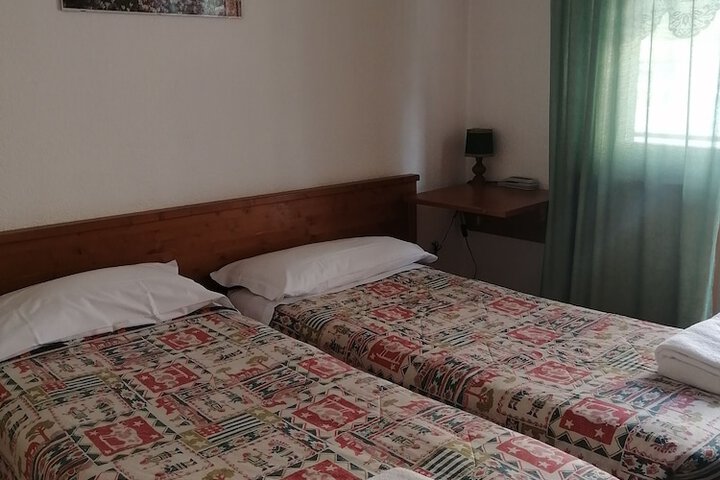 Room 6 of 51