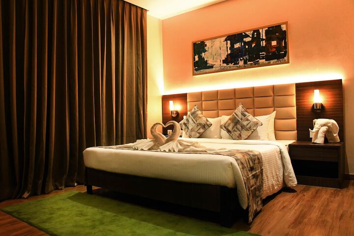 Room 6 of 32