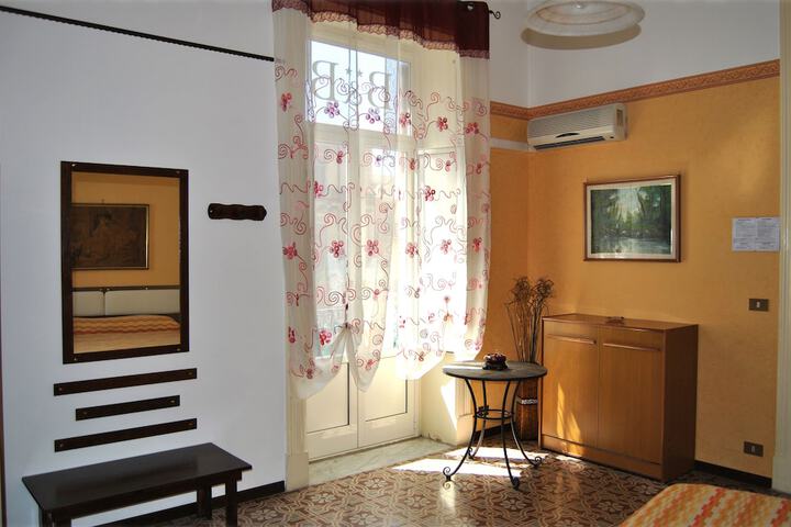 Room 10 of 60